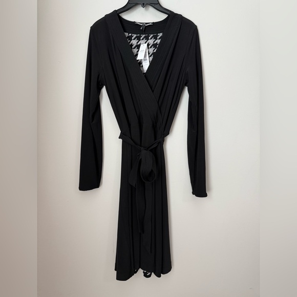 NEW White House Black Market Reversible A-Line Wrap Dress Size 8 Black White - Picture 9 of 14